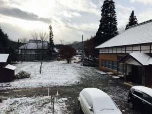 いよいよ冬本番！福島県昭和村に舞い降りた雪。