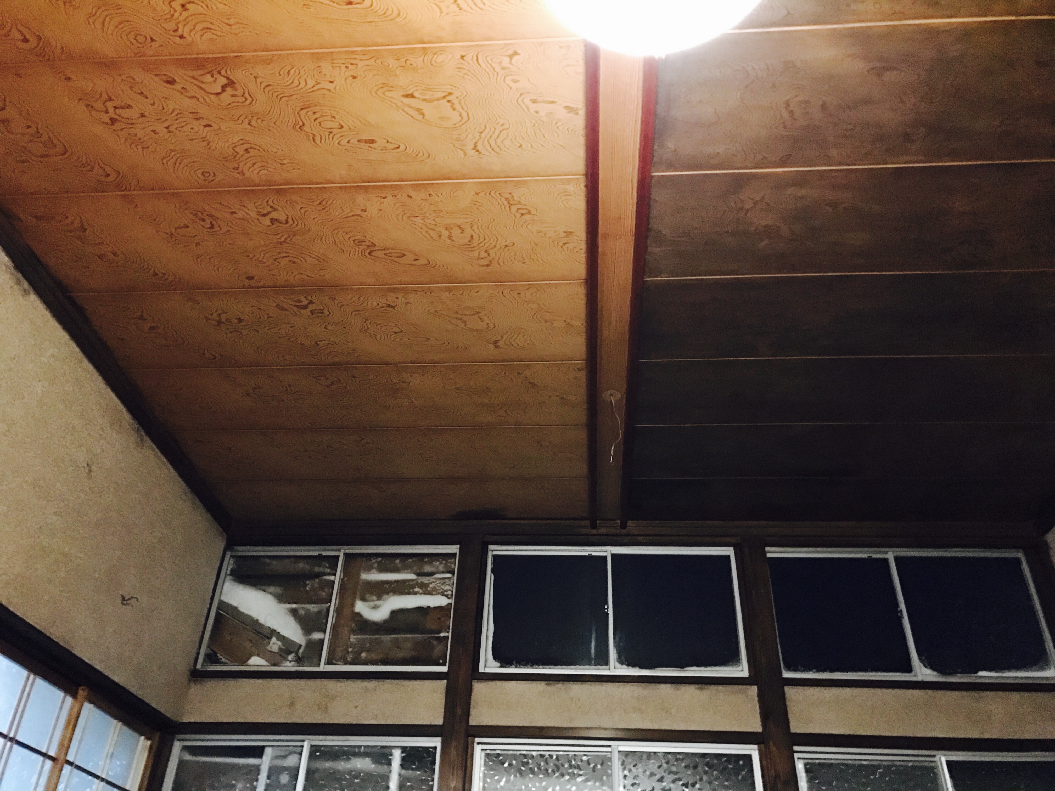 松煙と弁柄で古民家の天井の塗装