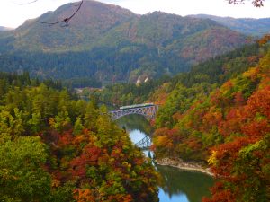奥会津の絶景ポイント！四季を通して楽しめる第一只見川橋梁ビューポイントは紅葉も格別に楽しめる！