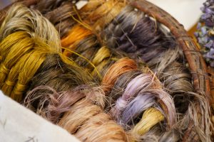 想いで紡いだ糸で作り上げる美しさ。『第25期 からむし織体験生・研修生 作品展』でからむし織を堪能！