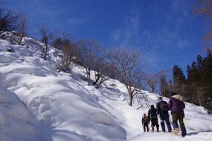 福島県昭和村で非日常を体験！ 狩猟に同行する『冬の雪山散策またぎ体験プラン』がインパクト絶大！