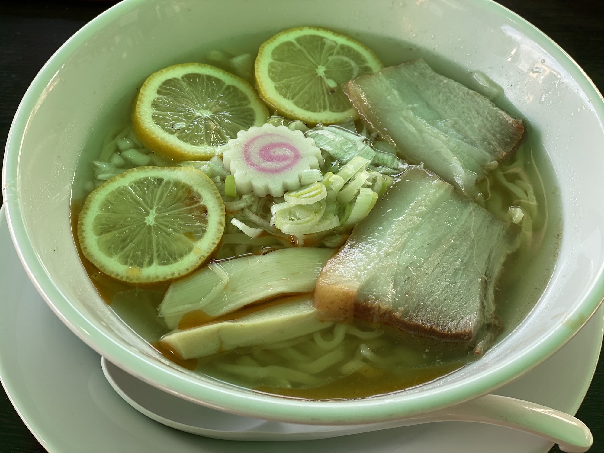 さっぱり食べれる塩の本格派「会津山塩レモンラーメン」。