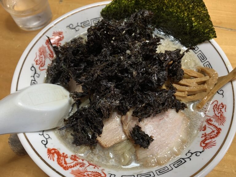 福島県喜多方のラーメン店「福島屋」で、喜多方では珍しい「背脂煮干中華 」を堪能！