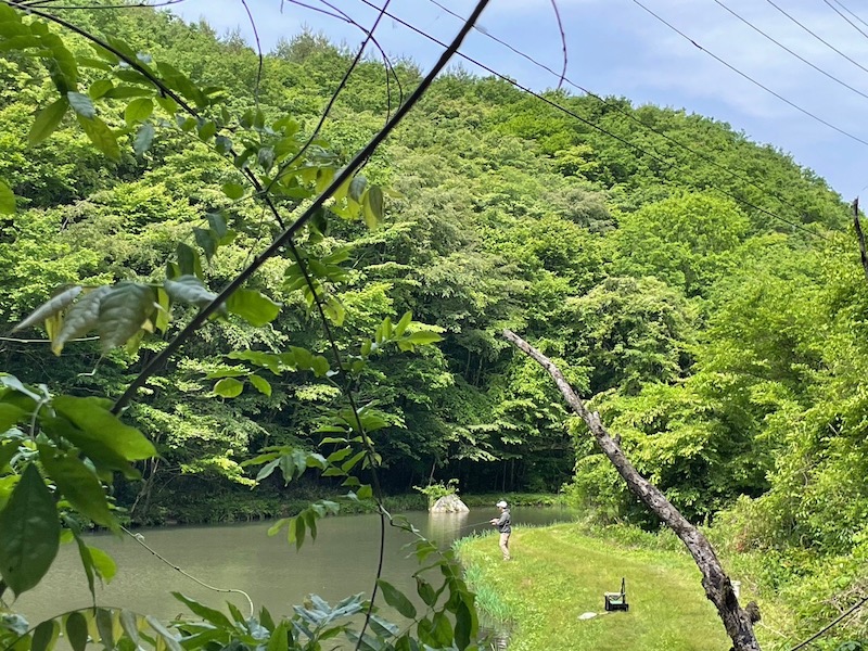 エリア周辺は釣り人にぎわう管理釣り場！