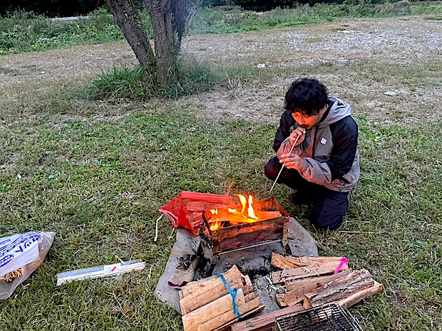 コツ② 多めの藁で豪快に素早く焼き上げよう！