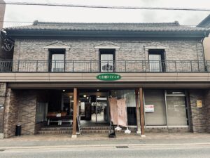 会津若松七日町通りにある「七日町パティオ」。歴史ある商家の蔵を改装して地域創生？♪