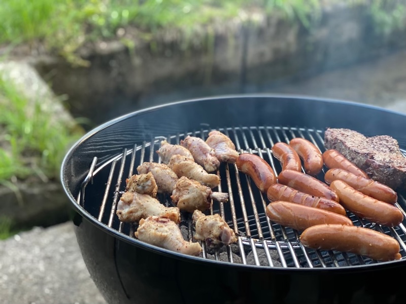 貸し出ししているBBQセットは本格的なWeber（ウェーバー）製。庫内の温度管理もできるので、本格的なグリル調理ができる。