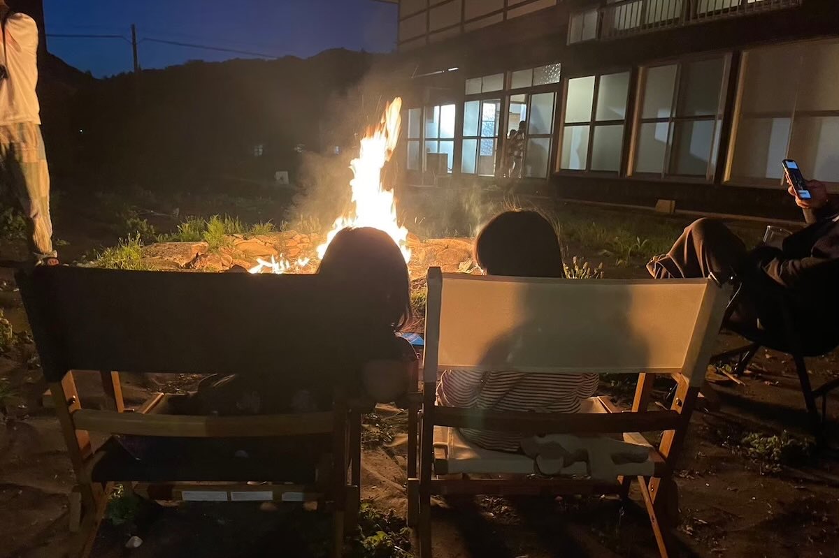 子供同士で焚き火の前でどんな話をしているのか? このワクワクと感動を脳裏に焼き付けて欲しい。