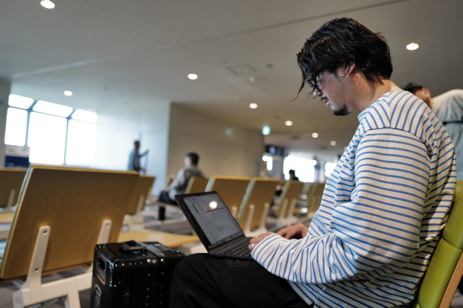 スキマ時間を利用して仕事を片付ける。