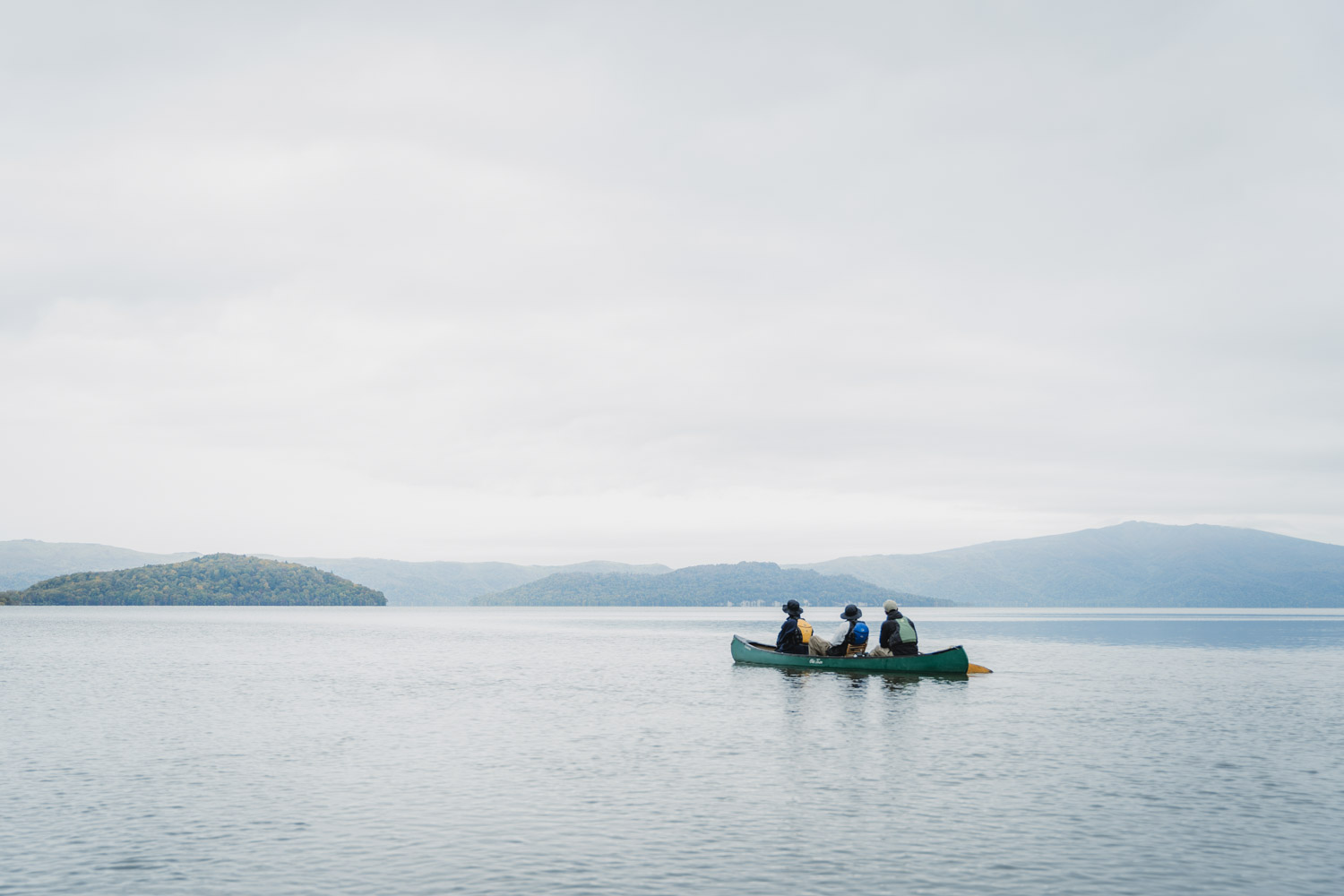 【DAY2 8:50】ツアー開始！手つかずの自然をカナディアンカヌーで進む感動体験へ<