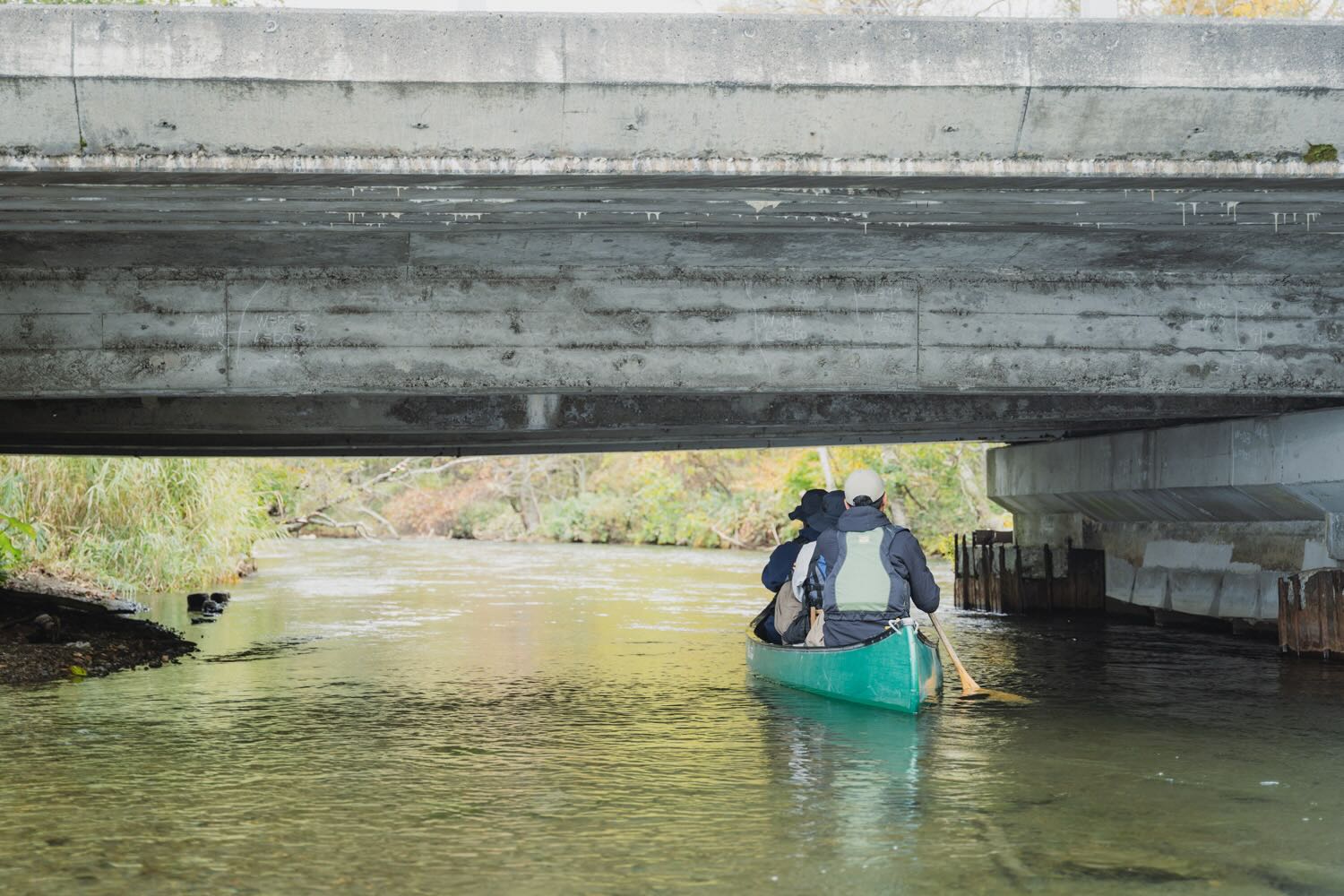 【DAY2 8:50】ツアー開始！手つかずの自然をカナディアンカヌーで進む感動体験へ