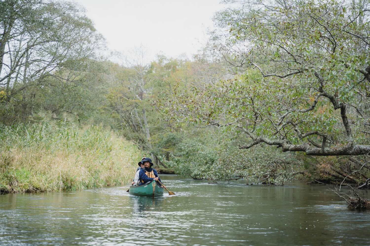 【DAY2 8:50】ツアー開始！手つかずの自然をカナディアンカヌーで進む感動体験へ