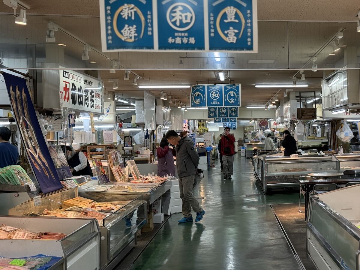 DAY3 10:20】和商市場に到着！平日でも活気あふれる市場を散策<